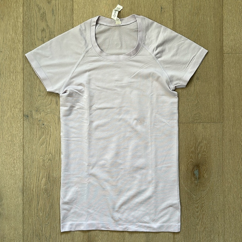 GUC swiftly tech short sleeve lavender dew size 4 lululemon